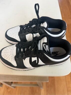 Nike pandas size 8 women’s